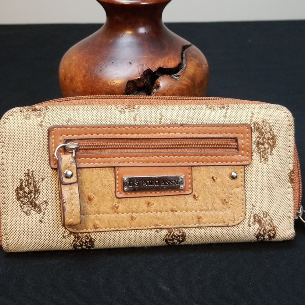 US Polo Assn beige wallet
